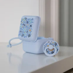 x Liberty Nappfodral Chamomile Lawn Baby Blue><noscript><img width=