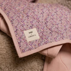 x Liberty Quiltad Filt Eloise - Blush><noscript><img width=