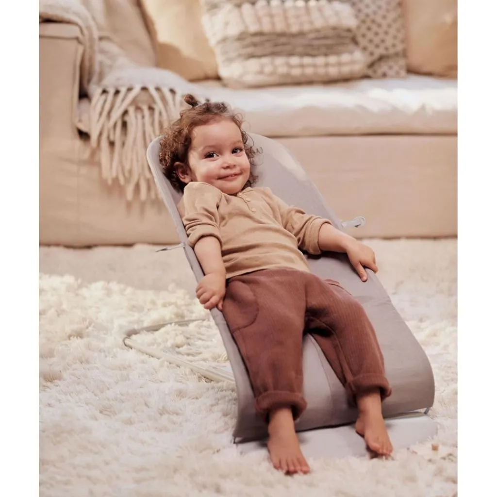 Bliss Petal Quilt Babysitter Sand Grey>BabyBjörn