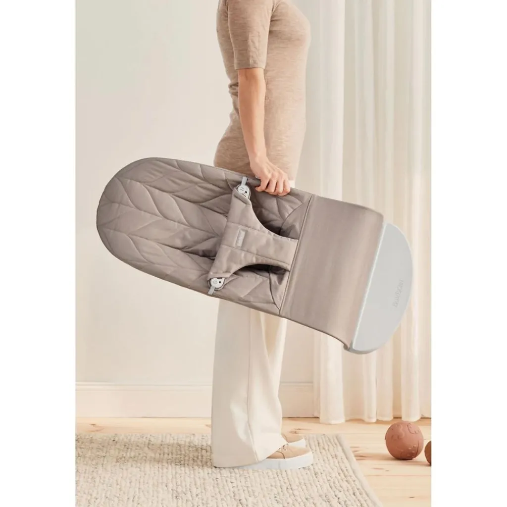 Bliss Petal Quilt Babysitter Sand Grey>BabyBjörn