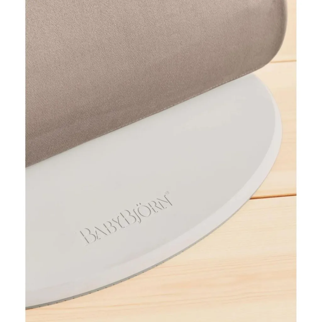 Bliss Petal Quilt Babysitter Sand Grey>BabyBjörn