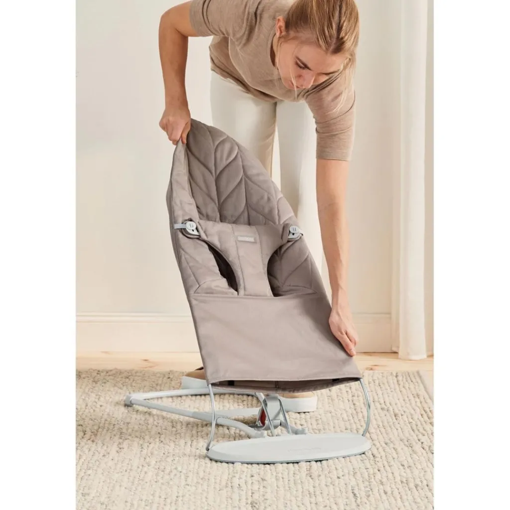 Bliss Petal Quilt Babysitter Sand Grey>BabyBjörn