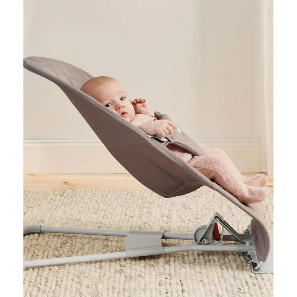 Bliss Petal Quilt Babysitter Sand Grey>BabyBjörn