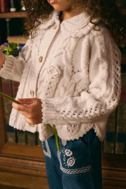 Khellana Stickad Cape Cream><noscript><img width=