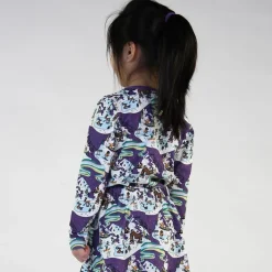 Långärmad T-shirt i Loganberry med vinterlandskap>Småfolk New