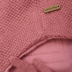 Mössa i Dusty Rose med avtagbar fuskpäls och knytband><noscript><img width=
