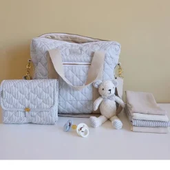 Randig Quiltad Skötmatta Classic Stripes Blue Praline><noscript><img width=