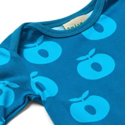 Ulm Långärmad Babydräkt Med Äpplen Blå Vivid Blue><noscript><img width=