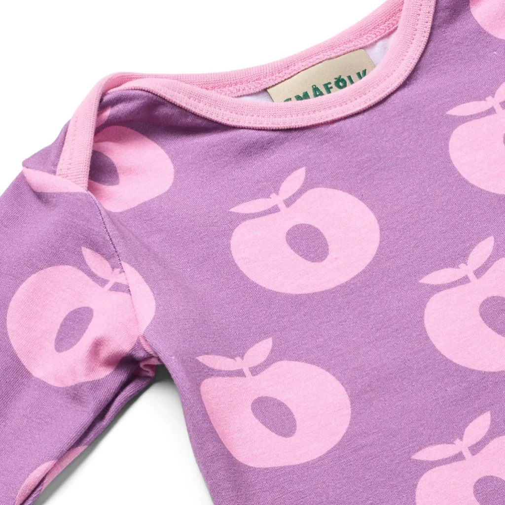 Ulm Långärmad Babydräkt Med Äpplen Lila Purple Iris>Småfolk